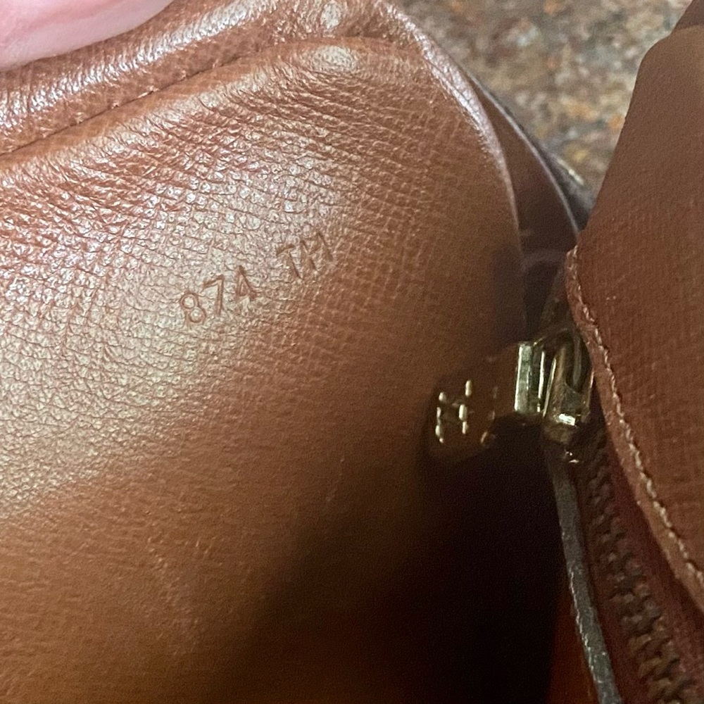 Authentic, Louis Vuitton Mono Leather Trocadero - Picture 8 of 8
